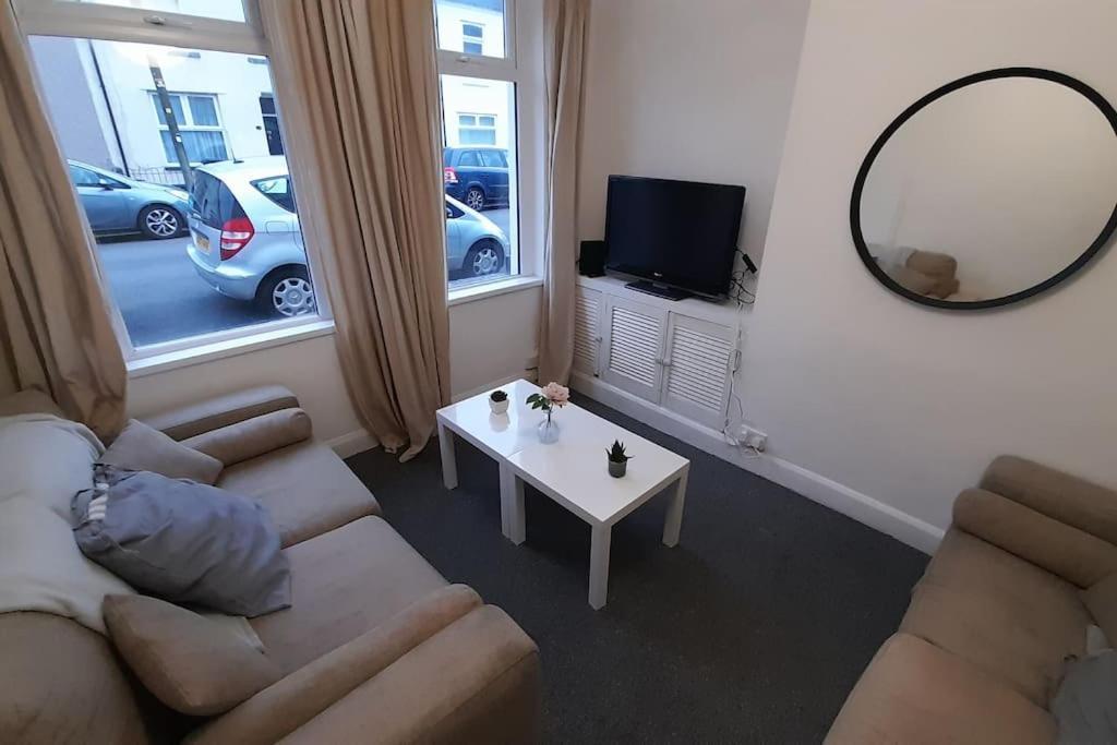 Spacious 4 Bedroom, Free Netflix, Central Location Кардіфф Екстер'єр фото