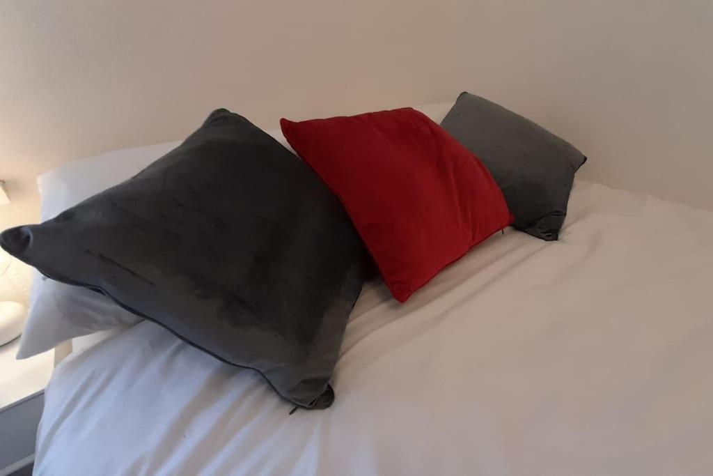 Spacious 4 Bedroom, Free Netflix, Central Location Кардіфф Екстер'єр фото