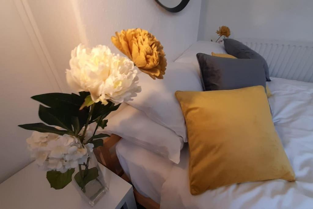 Spacious 4 Bedroom, Free Netflix, Central Location Кардіфф Екстер'єр фото